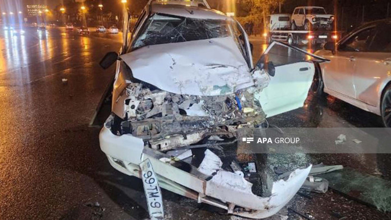 Nərimanovda avtomobil qarşı zolağa çıxaraq qəza törədib – VİDEO