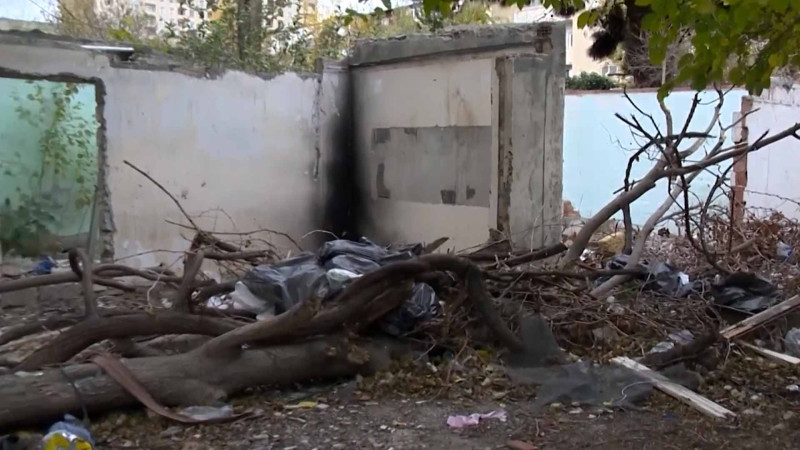 Nərimanovda 30 illik ev bərbad vəziyyətdədir