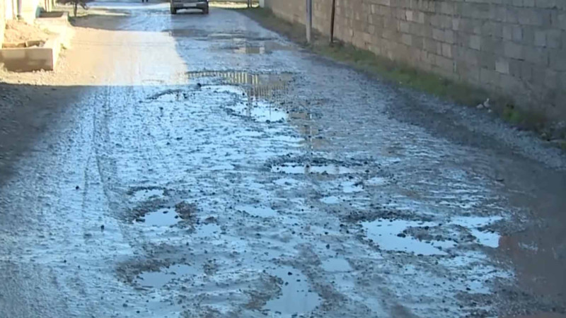 Albalılıq qəsəbəsində məktəb yoxdur, yollar isə palçıqlıdır