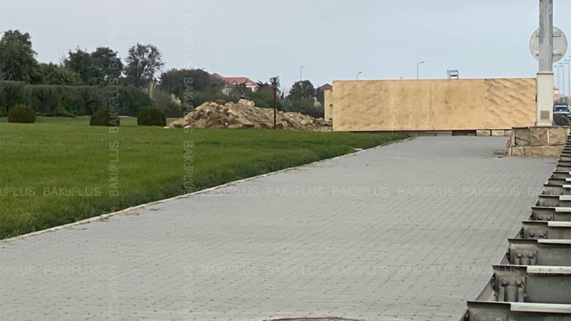 Zuğulba şosesində daha bir piyada keçidi inşa olunur – FOTO