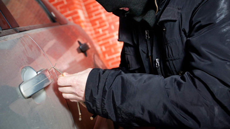 Nərimanovda avtoyuma məntəqəsindən maşın oğurlanıb