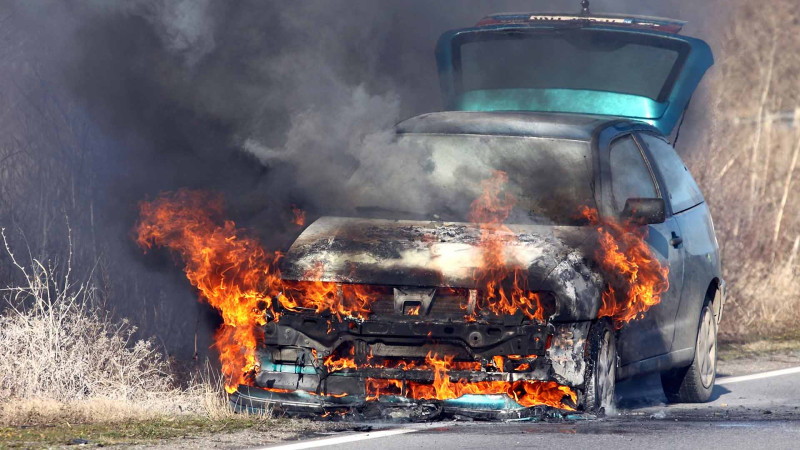 Xətaidə avtomobildə yanğın hadisəsi baş verib