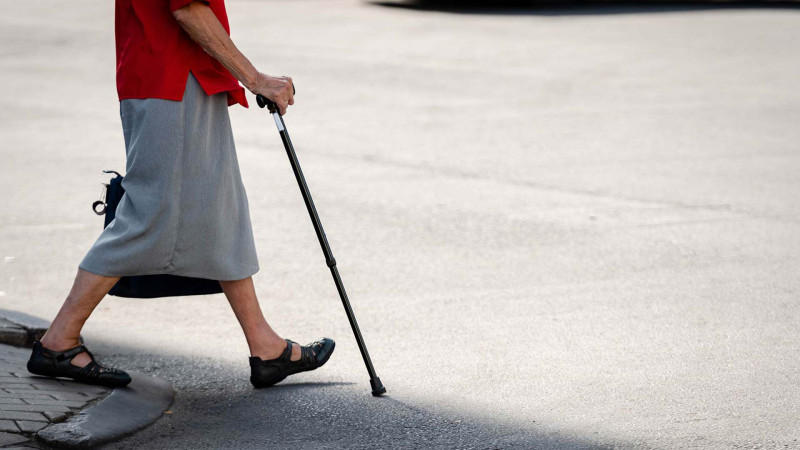 Xətai rayonunda avtomobil yaşlı qadını vuraraq öldürüb