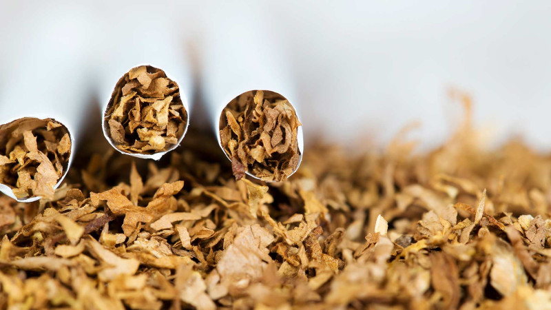 Səbaildə yeniyetmə külli miqdarda tütün məmulatları oğurlayıb