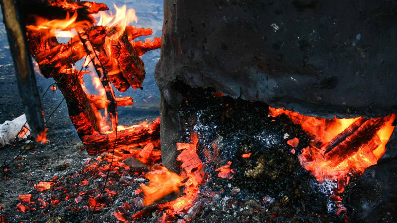 Xətaidə zibillik yanıb, qarajlara ziyan dəyib