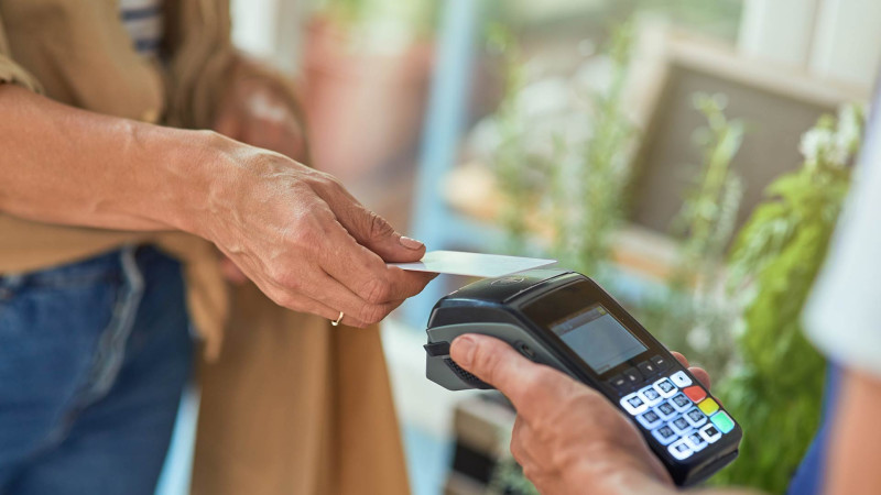 Nərimanov rayonu: qadın kart hesabından 700 manat oğurlayıb