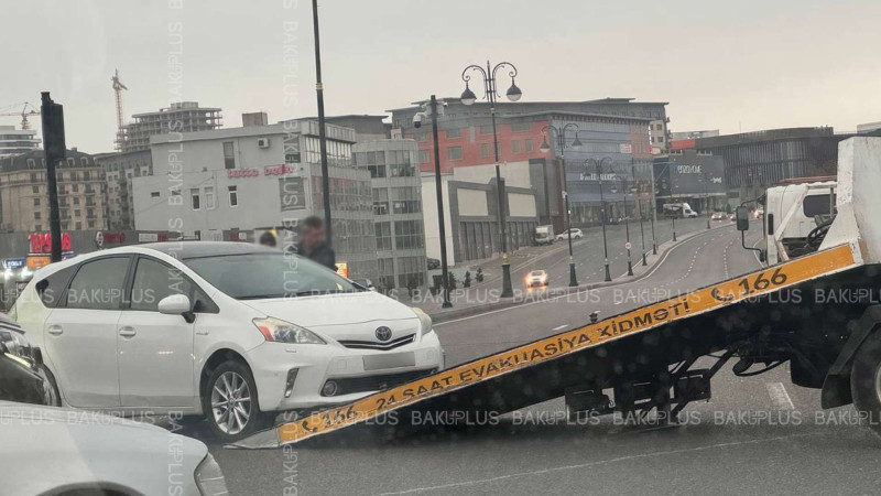 Babək prospektində 3 avtomobil toqquşub