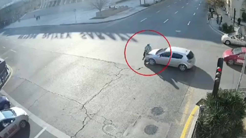 Heydər Əliyev Sarayının yaxınlığında avtomobil skuterçini vurub