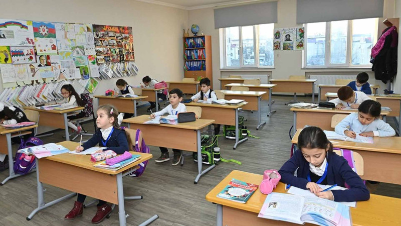 Bakıda məktəbləri dəyişən şagirdlərin sayı açıqlanıb
