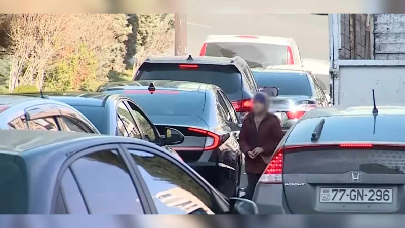 Bakı yollarında dilənçilər sürücülər üçün çətinliklər yaradırlar