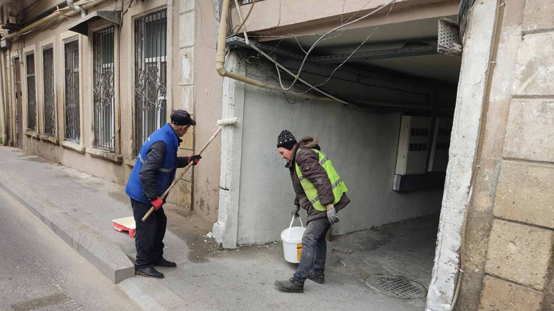Nəsimi rayonunda təmir və boyanma işləri aparılıb