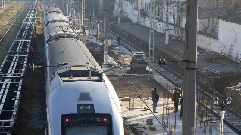 Biləcəri dəmir yolu stansiyasında yeni platformalar tikilir