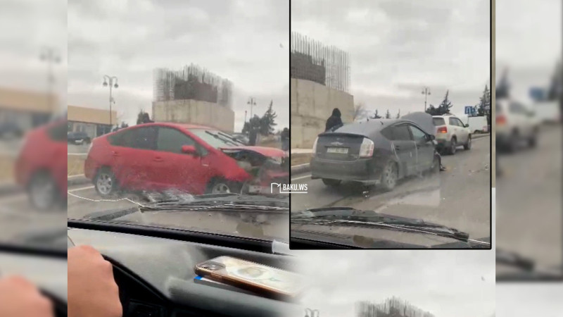 Babək prospektində 2 “Prius” toqquşub