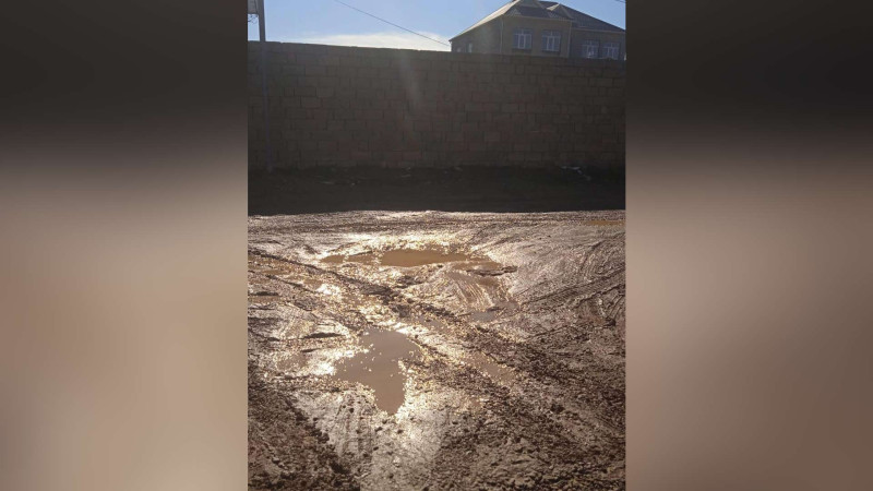 Badamdarda “Azərsu”nun işləri bitdikdən sonra sakinlər asfaltsız qalıblar