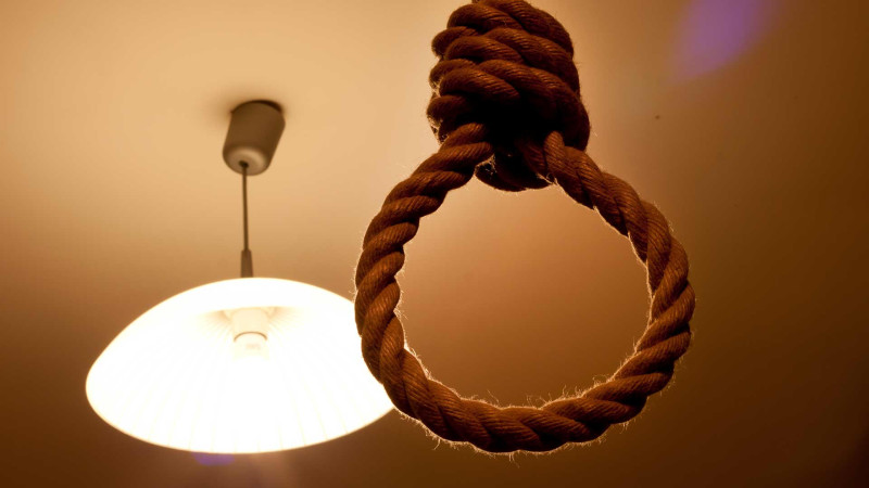 Binə qəsəbəsində 35 yaşlı kişi özünü asıb