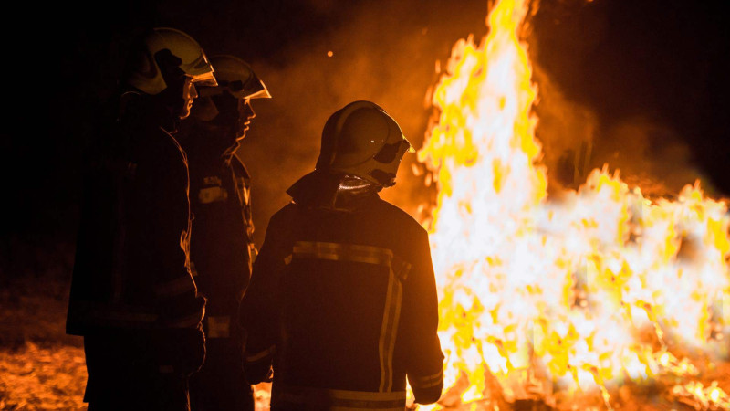 Nərimanovda yerləşən anbarda yanğın olub