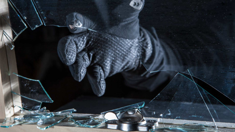 Nərimanovda vətəndaşdan 25 min manat oğurlanıb