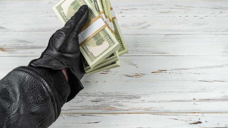 Nərimanovda yerləşən mağazaların birindən telefon oğurlanıb