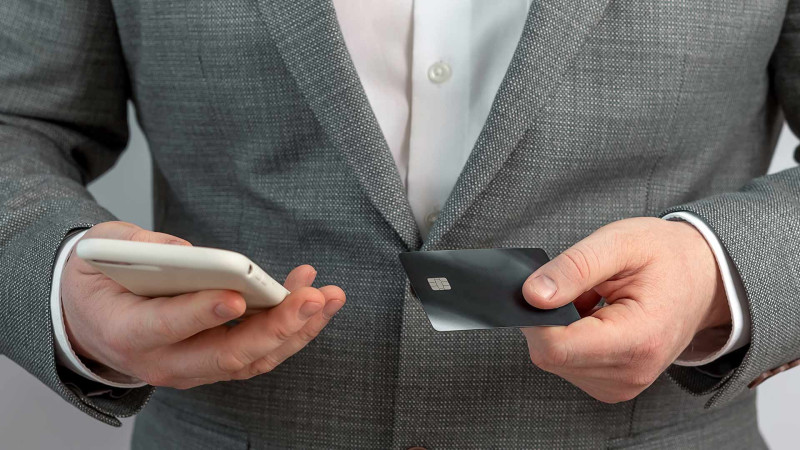 Bakı sakininin bank kartı talanıb