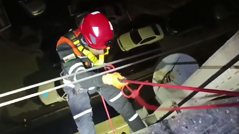 Xətaidə köməksiz qalan 90 yaşlı qadın xilas olunub – VİDEO