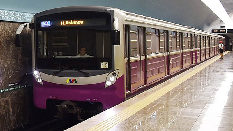 Bakı metrosunda halı pisləşən kişi ölüb