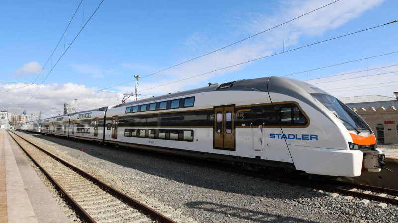 Sumqayıtdan paytaxta gələn ekspres qatar gecikmə ilə gəlib