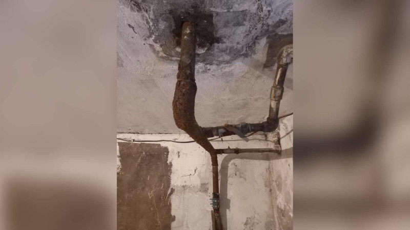 “Azərsu”nun çürümüş borunu təmir etməyə pulu çatmır?