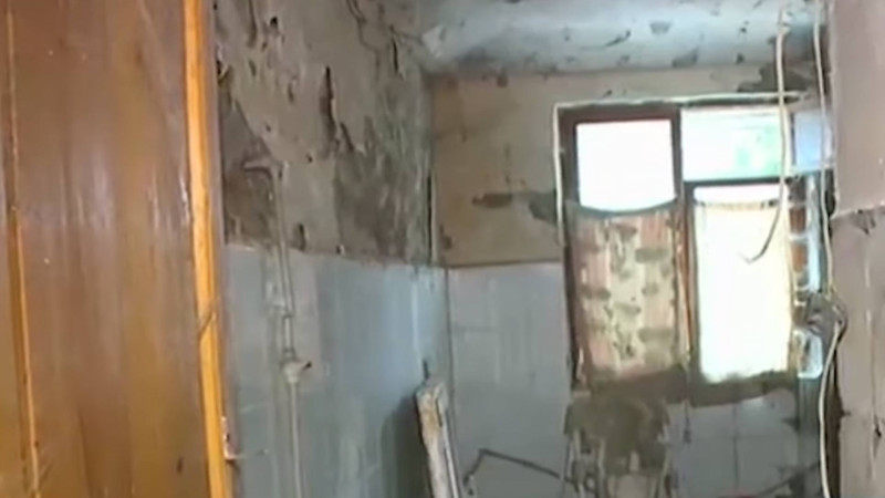 Xətai rayonunda 33 ailə qəzalı binada yaşayır