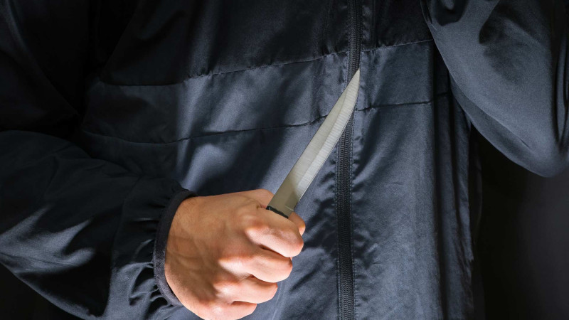 Binədə oğlan sevgilisinə görə taksi sürücüsünü bıçaqlayıb