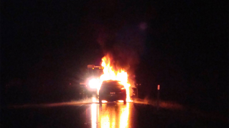 Səbaildə maşın yanıb