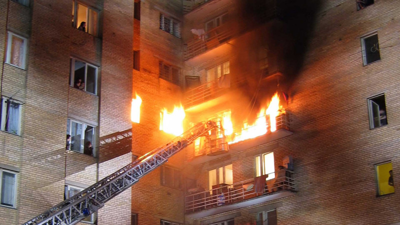 Suraxanı rayonunda yaşayış binasında yanğın olub