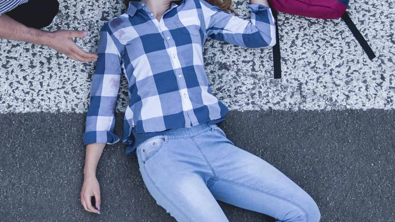 Zabratda avtomobil qadını vuraraq həyatına son qoyub