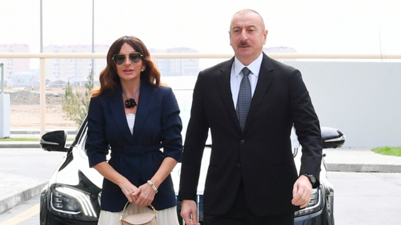 Prezident və birinci xanım Fəxri xiyabana gediblər