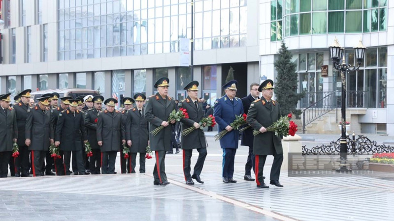 Dövlət qurumlarının rəhbərləri Xocalı faicəsinin qurbanlarını yad ediblər