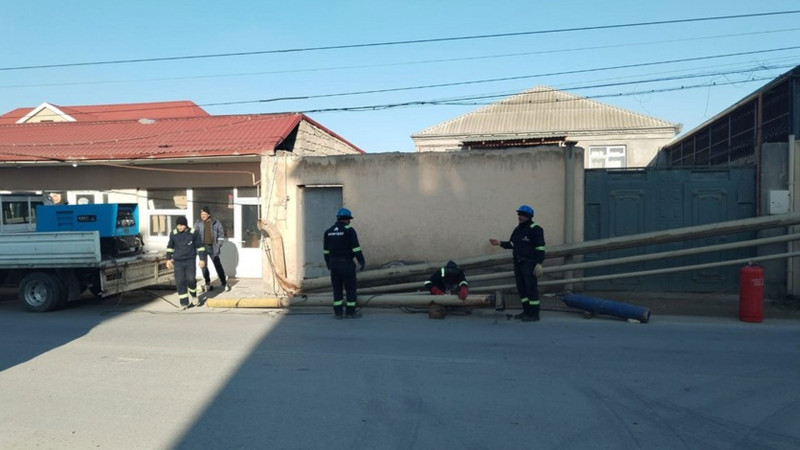 Binə qəsəbəsində yol qəzası: 3000 abonentin qazı kəsilib