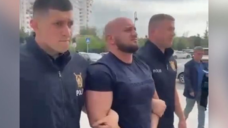 Qazinin çənəsini sındıran idmançının məhkəməsi yekunlaşıb