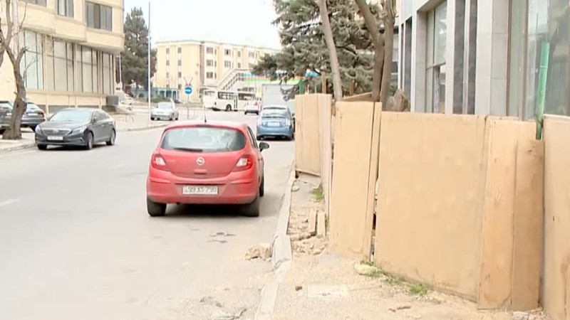 Nərimanovda piyada səkisi tikinti ilə bağlı hasarlanıb