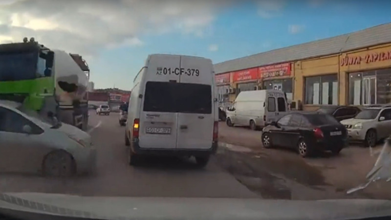 Bakıda daha bir “Prius” qəza törədib – VİDEO
