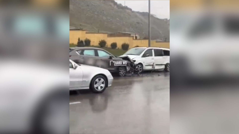 Bakı dairəvi yolunda iki avtomobil toqquşub