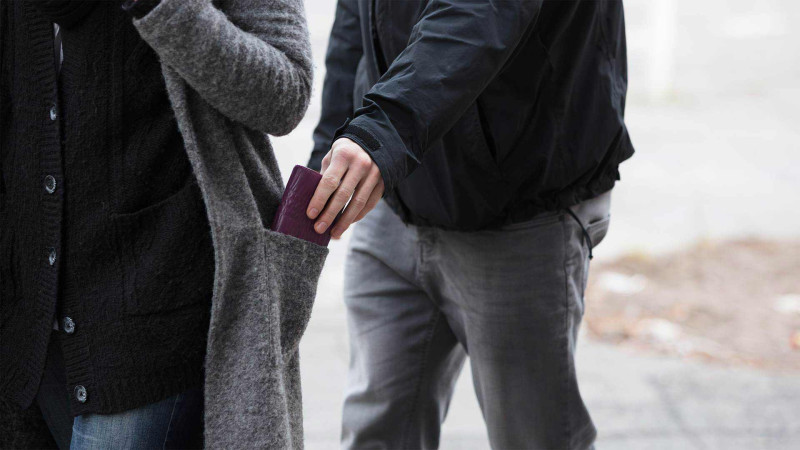 Sabunçu rayonunda vətəndaşdan pulqabı oğurlanıb