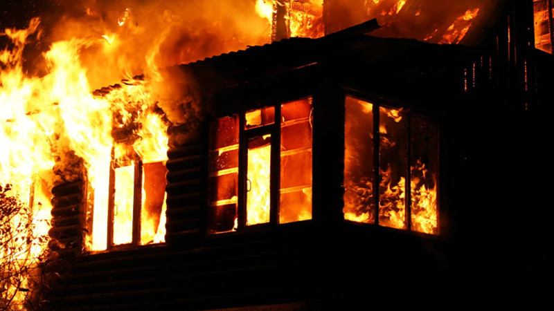 Xətai rayonunda yeddimərtəbəli binada yanğın olub