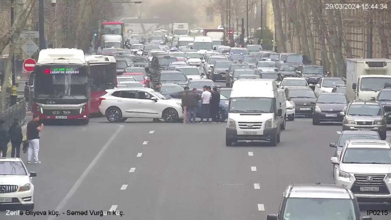 Zərifə Əliyeva küçəsində yol qəzası baş verib