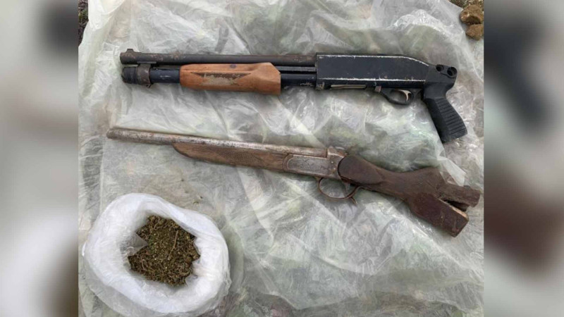 Şüvəlan qəbiristanlığında narkotik və silah tapılıb