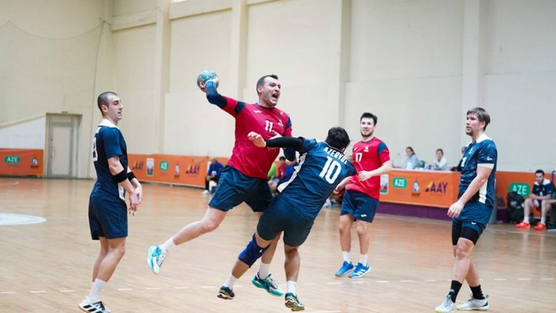 Kişi həndbolçular arasında çempionatın növbəti turu təşkil olunub