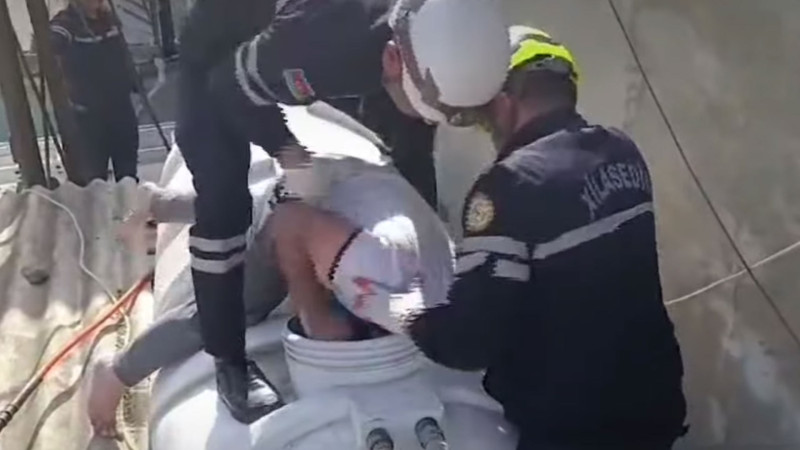 Qaraçuxurda kişi çəndə ilişib qalıb