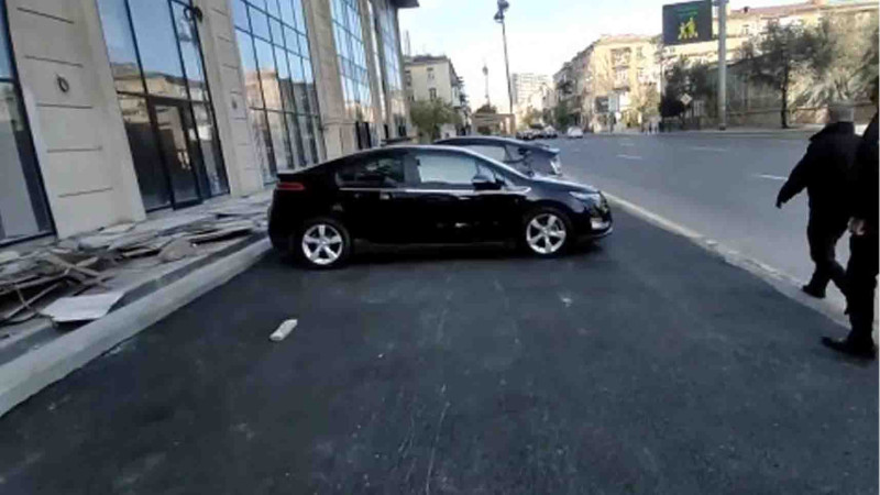 Xətai rayonunda qanunsuz parklanmanın inşasının qarşısı alınıb