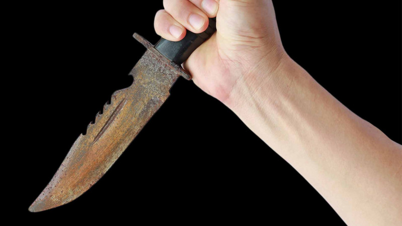 Binədə yeniyetmə qonşusunu bıçaqlayıb