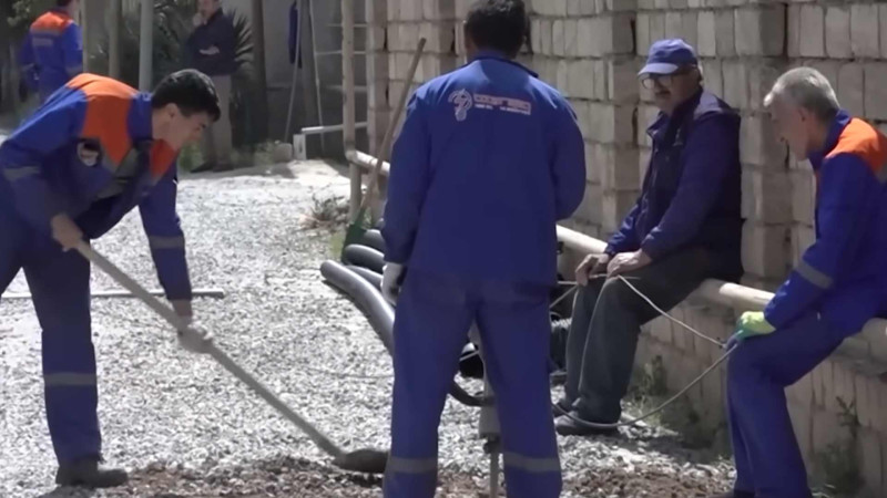 Azərişıq Binə qəsəbəsində qanunsuz elektrik xətləri çəkir - İDDİA