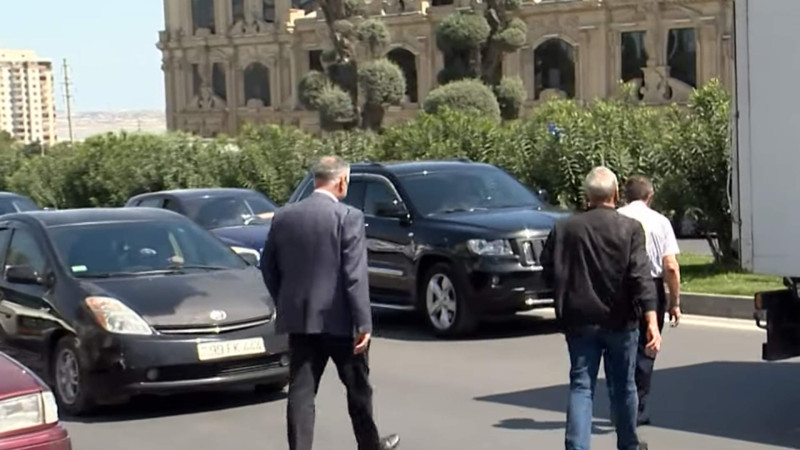 Azadlıq prospektində piyada keçidi yoxdur – VİDEO