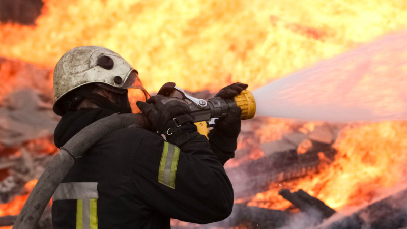 Xəzərdə yaşayış evi yanıb
